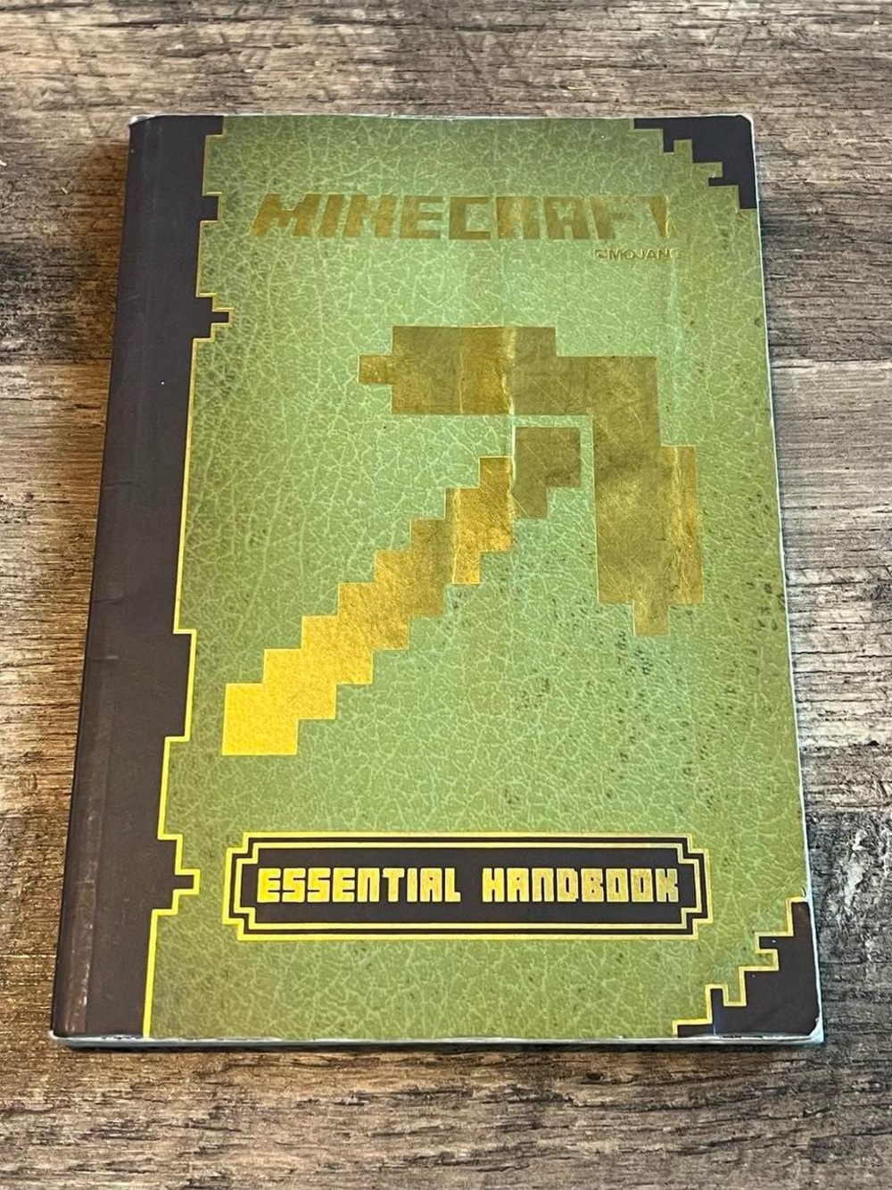 Minecraft: Essential Handbook Updated Edition An Official Mojang Book Paperback